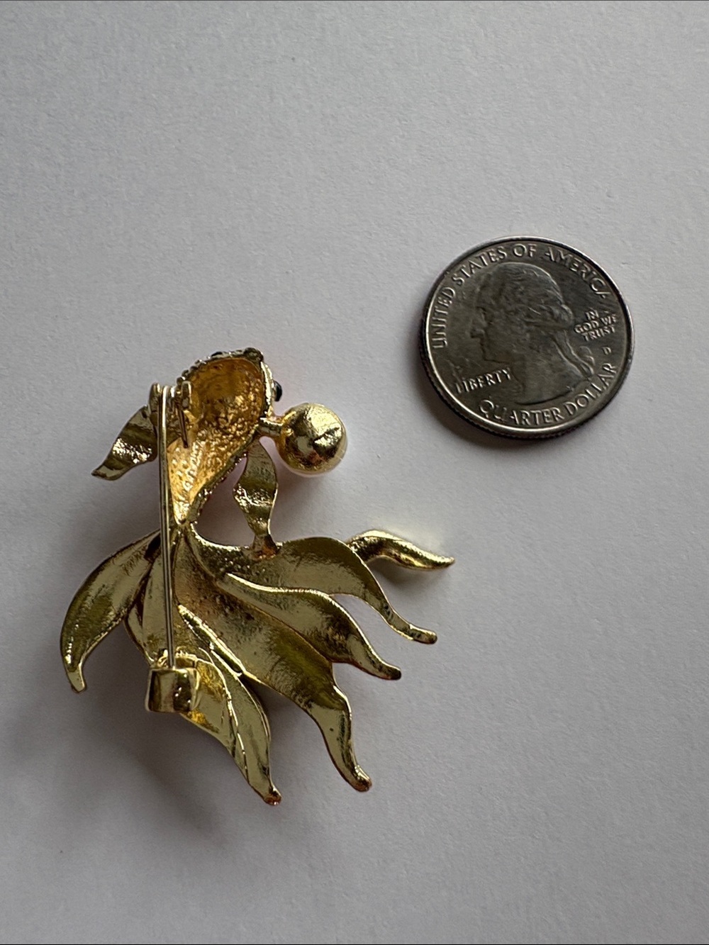 Elegant Gold-Tone Red & Orange Fish Brooch with Pearl Accent - Picture 3 of 3